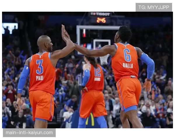 特写：告别战？克里斯·保罗在凤凰城主场最后一次运球过半场